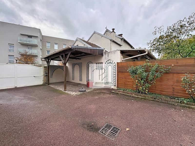 Maison - 100 m² - 6 pièces