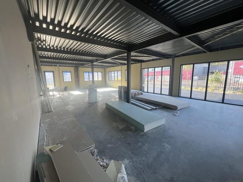 Local commercial - 630 m² - 4 pièces