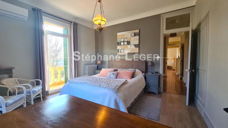 Maison - 220 m² - 10 pièces