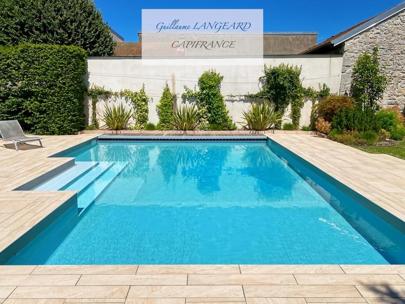 Maison - 346 m² - 9 pièces