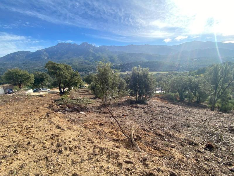 Terrain - 2 100 m²