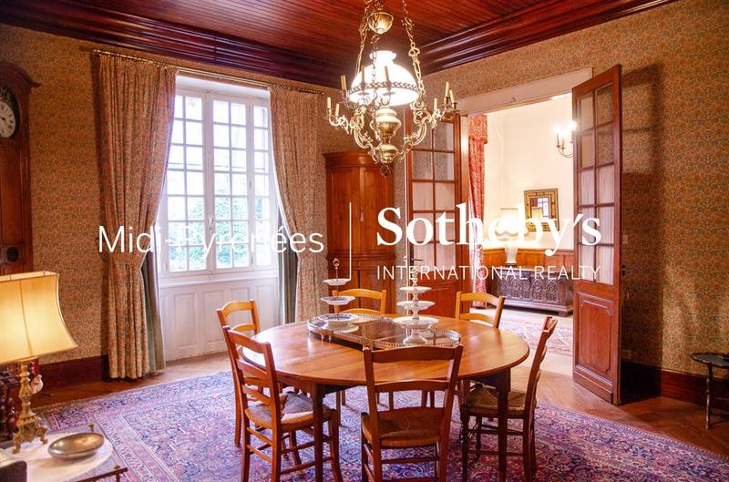 Maison - 500 m² - 16 pièces