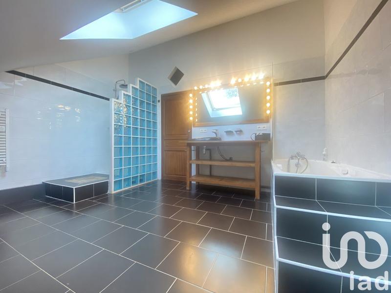 Maison - 223 m² - 6 pièces