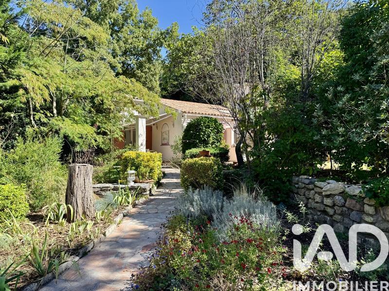 Maison - 280 m² - 8 pièces