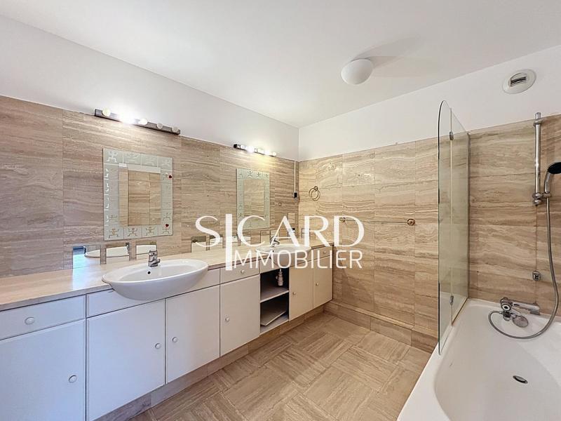 Appartement - 135 m² - 5 pièces