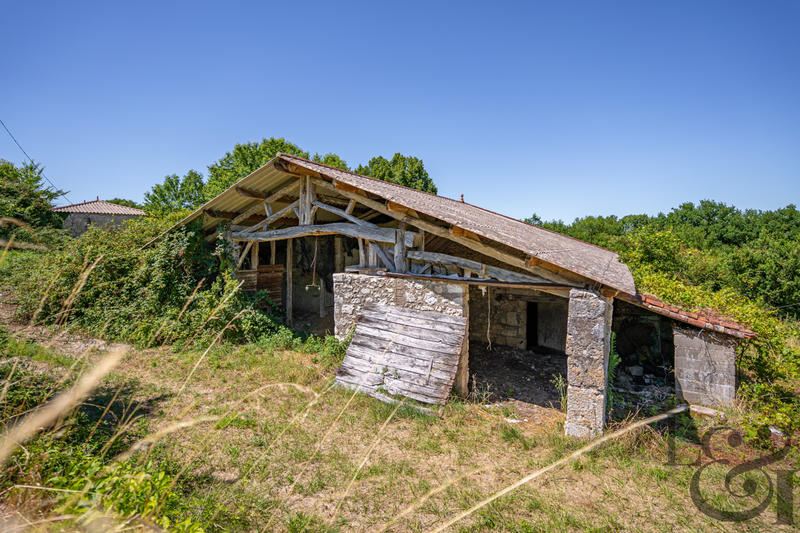 Maison - 300 m² - 3 pièces