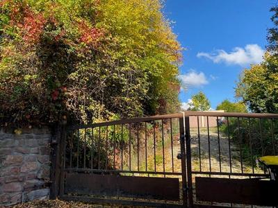 Maison - 1 867 m² - 6 pièces