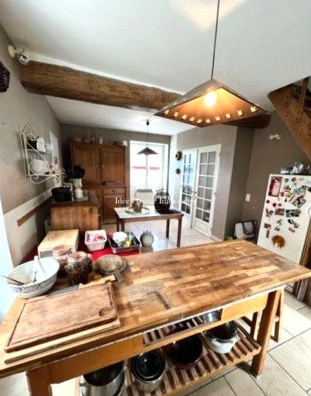 Maison - 233 m² - 11 pièces