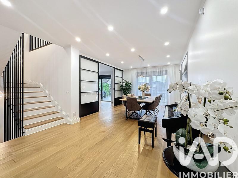 Maison - 282 m² - 12 pièces