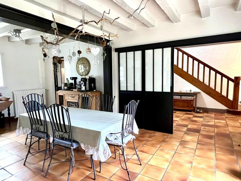 Maison - 300 m² - 8 pièces