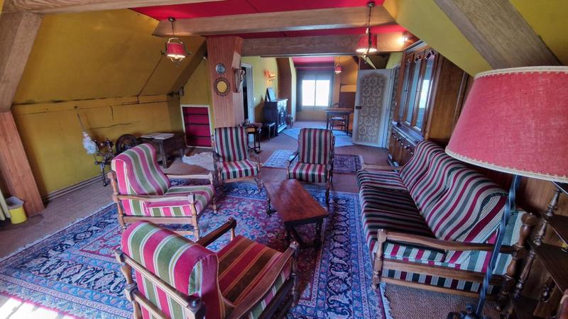 Maison - 319 m² - 9 pièces