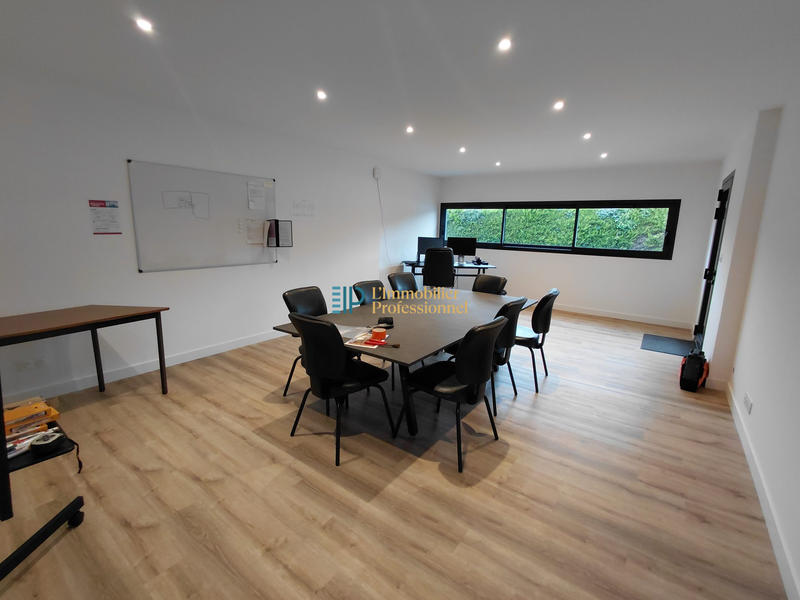 Local d'activités - 240 m²