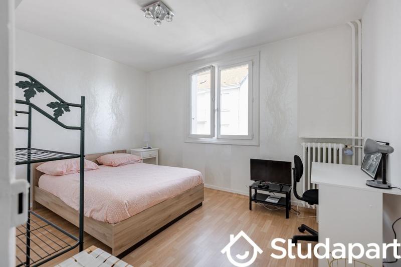 Chambre - 11 m² - 1 pièce