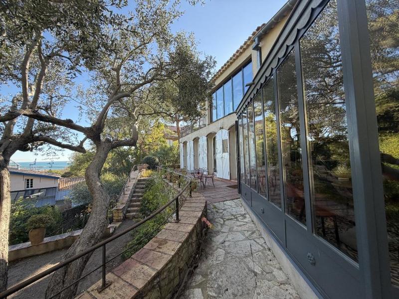 Maison - 200 m² - 8 pièces