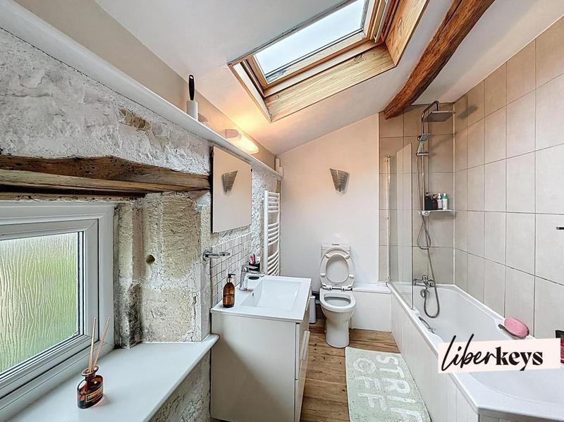 Propriété - 212 m² - 9 pièces