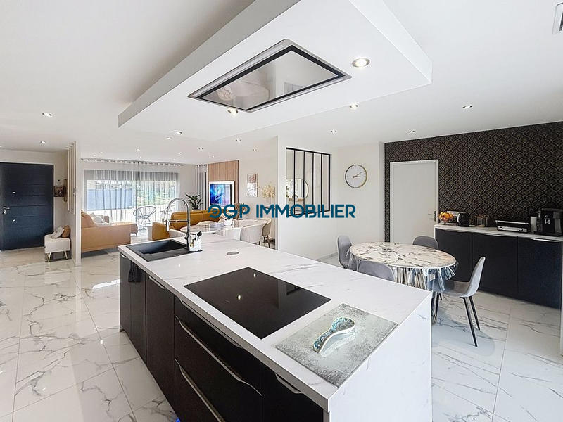 Maison traditionnelle - 152 m² - 6 pièces