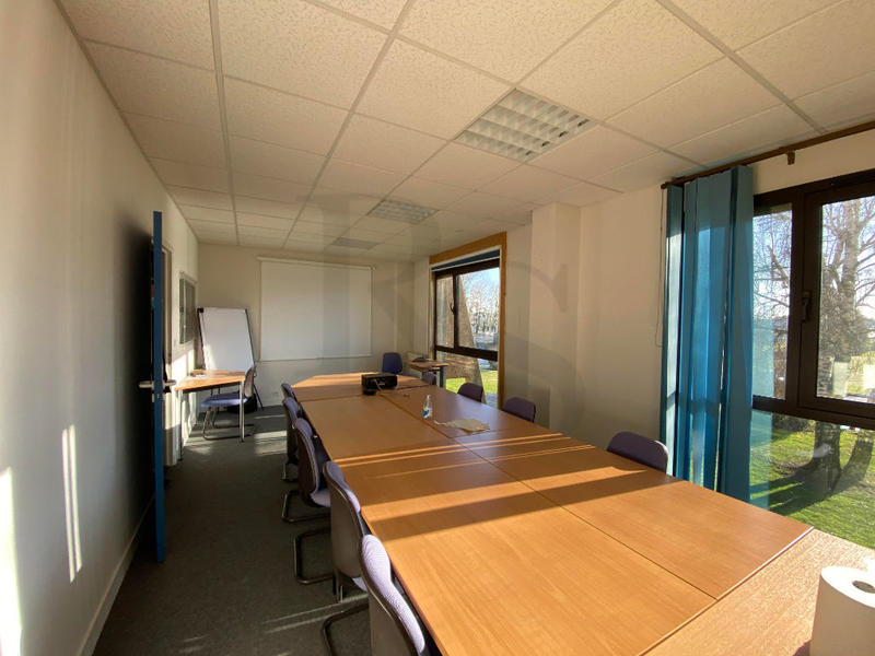 Bureau - 131 m² - 7 pièces
