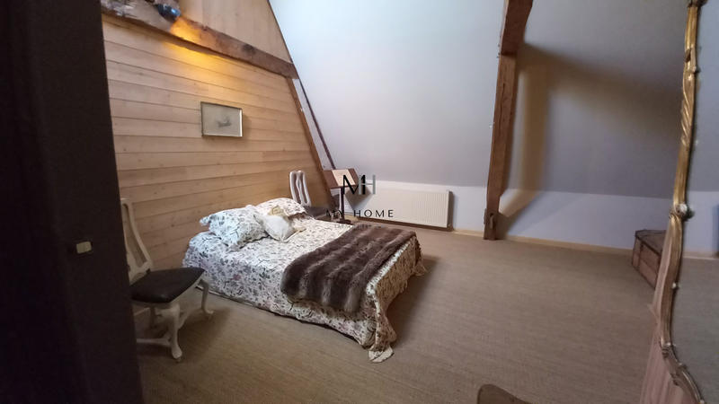 Maison - 330 m² - 9 pièces