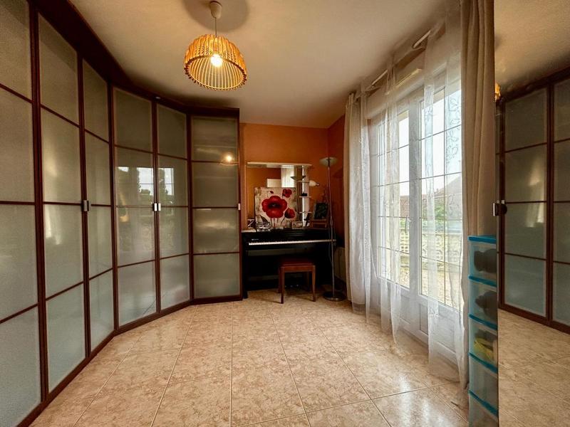 Maison - 206 m² - 7 pièces