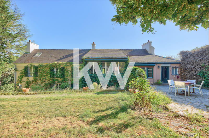 Maison - 351 m² - 8 pièces