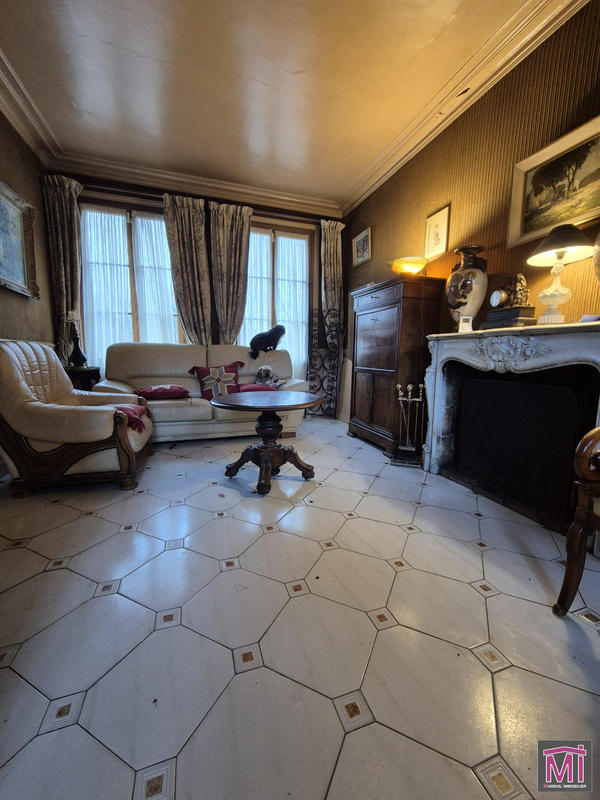 Maison - 264 m² - 12 pièces