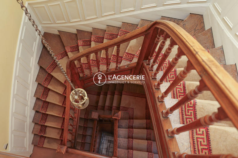 Appartement - 186 m² - 8 pièces