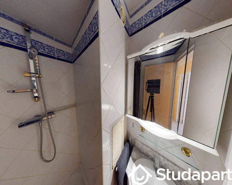 Chambre - 100 m² - 1 pièce