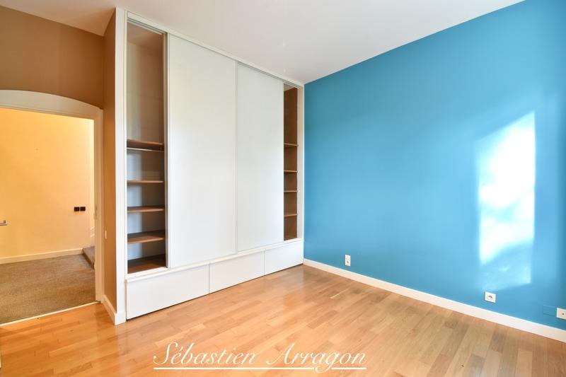 Maison - 460 m² - 14 pièces