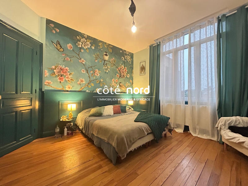 Maison - 216 m² - 10 pièces