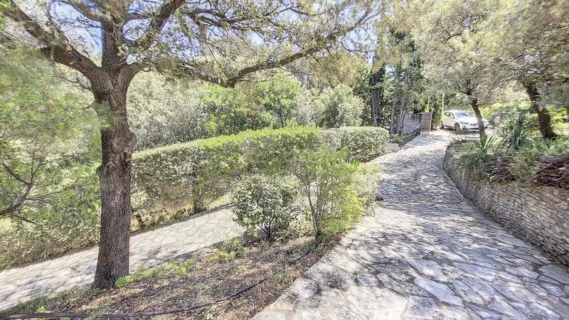 Maison - 210 m² - 7 pièces