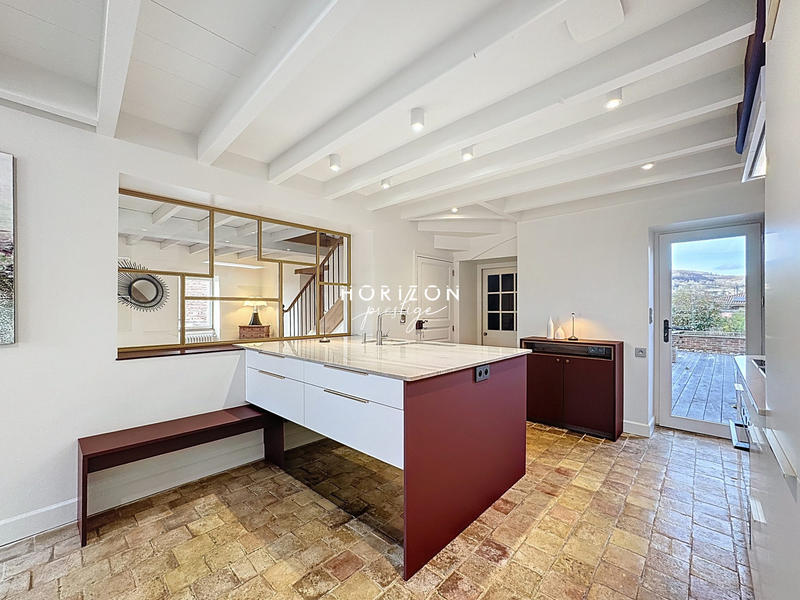 Maison ancienne - 205 m² - 8 pièces