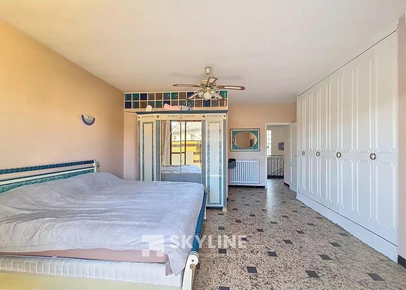 Maison - 223 m² - 6 pièces