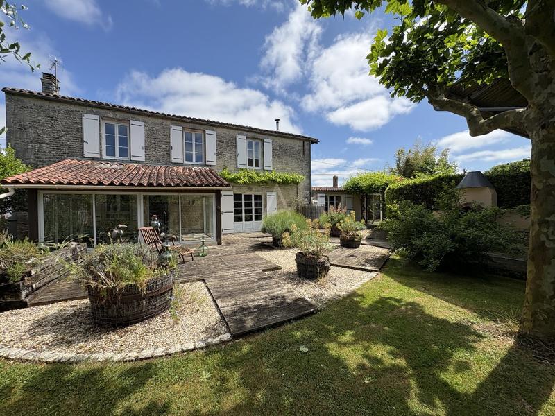 Maison en pierre - 170 m² - 7 pièces