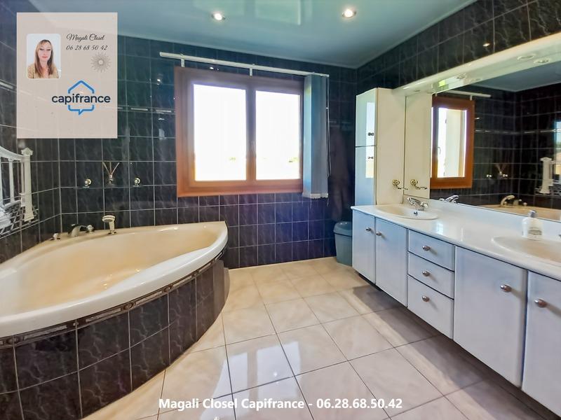 Maison - 216 m² - 9 pièces