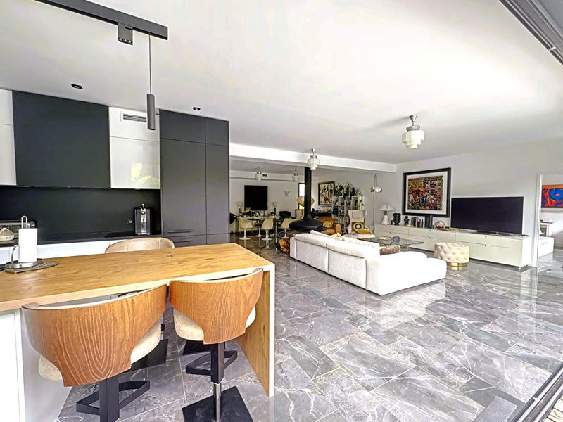 Maison - 260 m² - 5 pièces