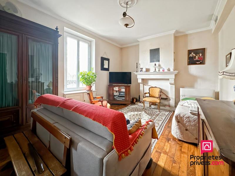 Maison - 370 m² - 5 pièces