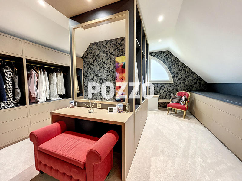 Maison - 340 m² - 9 pièces