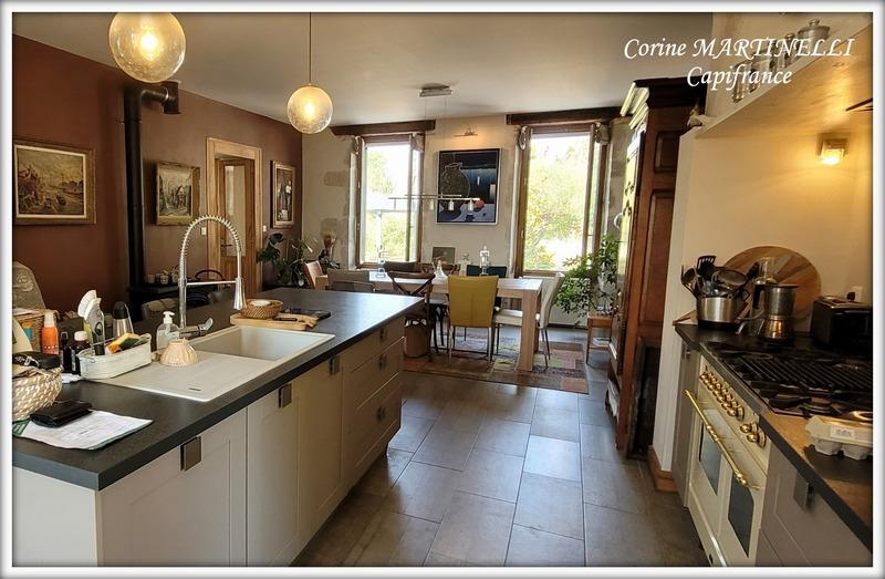 Propriété - 885 m² - 22 pièces