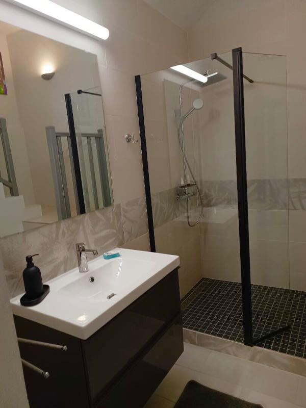 Maison - 220 m² - 8 pièces