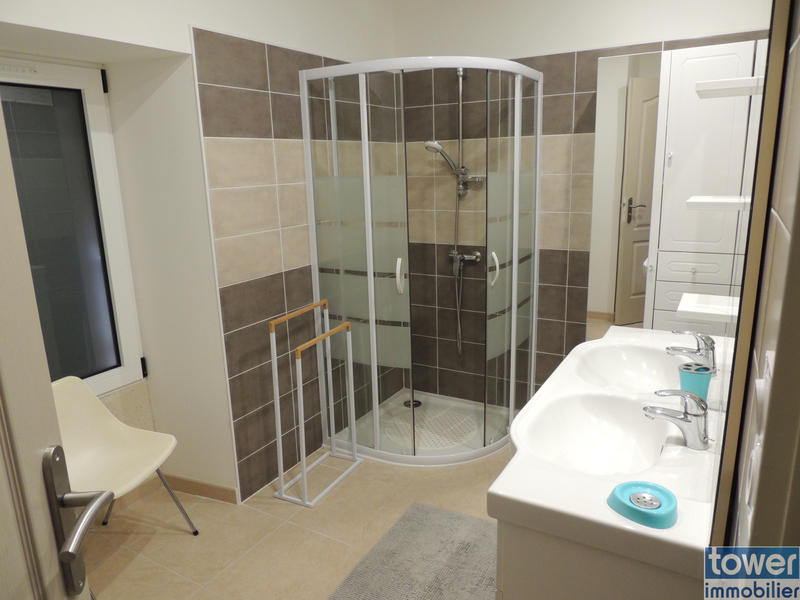 Maison - 250 m² - 7 pièces