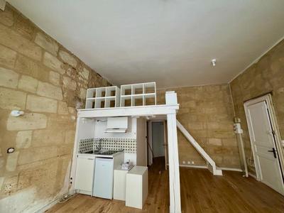 Studio - 25 m² - 1 pièce