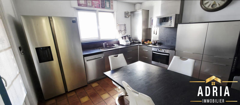 Maison - 195 m² - 9 pièces