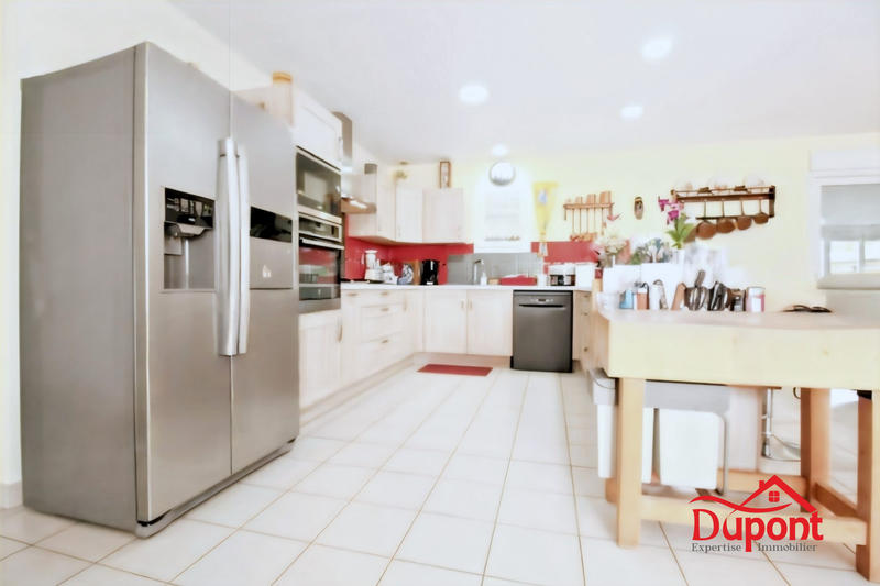 Maison - 240 m² - 6 pièces