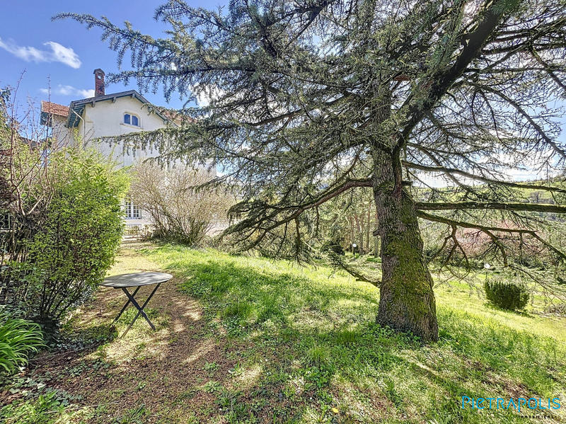 Maison - 300 m² - 8 pièces