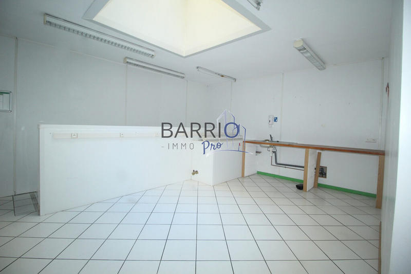 Local d'activité / Entrepôt - 214 m² - 1 pièce