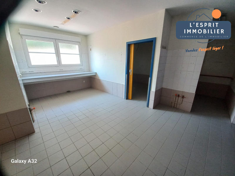 Local commercial - 290 m² - 12 pièces