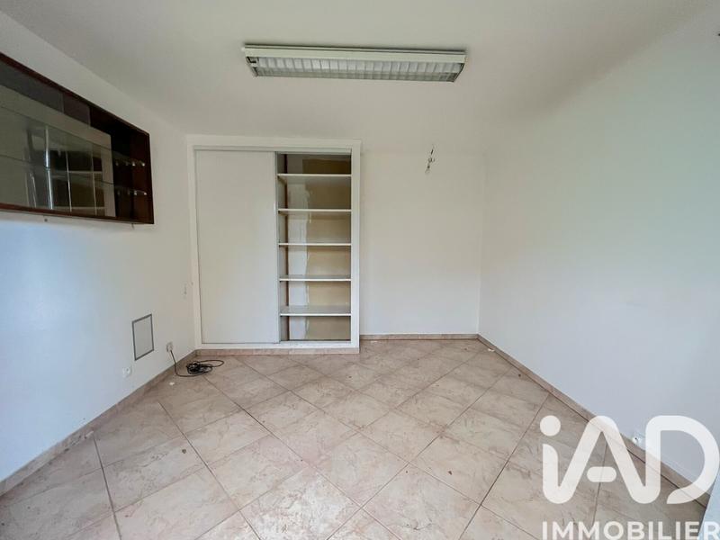 Maison - 713 m² - 5 pièces