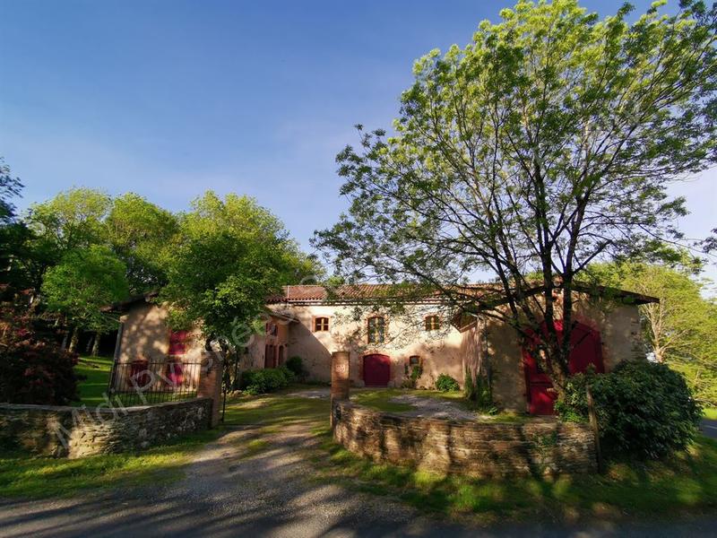 Maison - 360 m² - 8 pièces