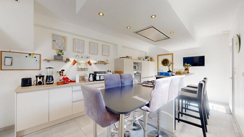 Maison - 178 m² - 8 pièces