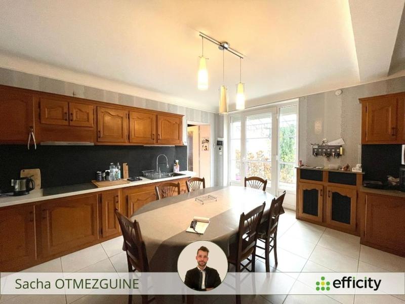 Maison - 245 m² - 9 pièces